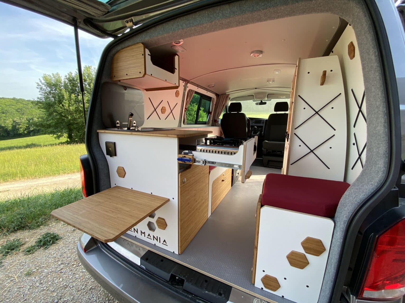 van-am-nag-am-nager-son-fourgon-campervan-avec-un-kit-d-am-nagement