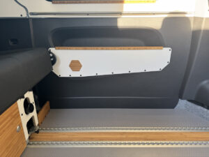 ref 305, van neuf, renault trafic, 130 ch, boîte manuelle, grand confort, bleu cumulus, 4 places, sud vasp, nantes