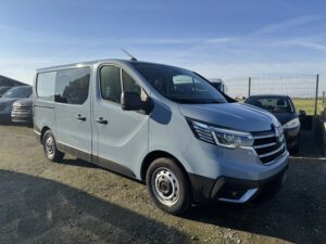 ref 305, van neuf, renault trafic, 130 ch, boîte manuelle, grand confort, bleu cumulus, 4 places, sud vasp, nantes