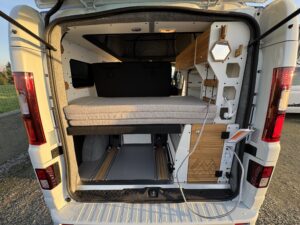 ref 306, van neuf, renault trafic, 130 ch, boîte manuelle, grand confort, pack look plus, blanc glacier, 4 places, sud vasp, nantes