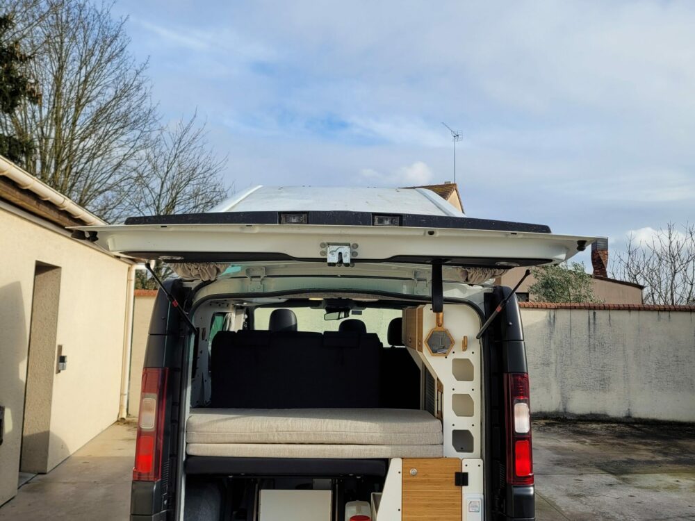 ref 794 renault trafic 150ch bva grand confort blanc paris.18